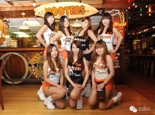 意大利Montarbo入驻性感的HOOTERS猫头鹰餐厅